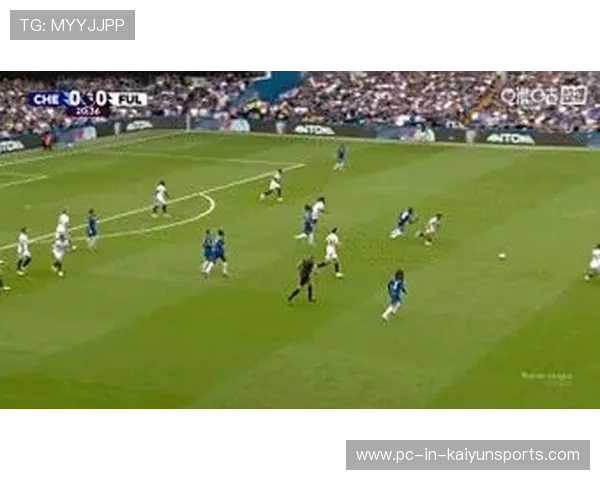 切尔西中前场连续传递，禁区空间被拉开