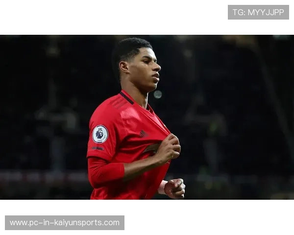 拉什福德新纹身惊现球迷群：一场视觉盛宴还是隐秘信号？